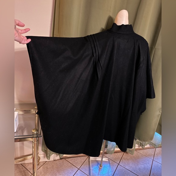 Vintage Black South American Vicuña Cactus Embroidered Wool Aztec Poncho Cape - Picture 5 of 10